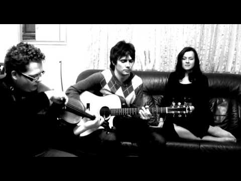 Joe Reegorjeva  ft Sara Oks Single Step Live! Сара поет вживую с рок группой.