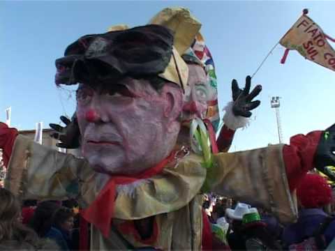 Carnevale Viareggio 2011, terzo corso. Finalmente si vedono le mascherate di gruppo