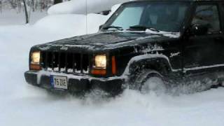 preview picture of video 'Jeep cherokee in snow'