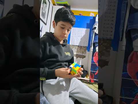 Jamir 10 años, armando cubo de rubik, agosto 2023