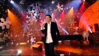 Leo Green performing Don't Stop The Music with Lionel Richie & Jools Holland