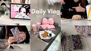 vlog￤オタクの日常✩︎⡱￤アニメコナン展👓🎀￤カフェ巡り🌸￤お部屋を綺麗にした日🌟￤サボってたグッズ整理￤シール帳作り🧁￤友達とシール交換💭￤SONA春服購入品紹介