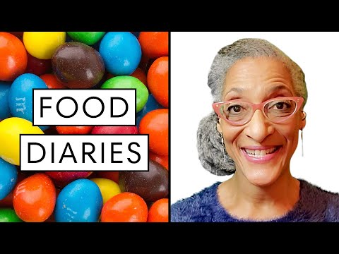 廚師卡拉-霍爾一天吃的所有東西｜美食日記。咬一口｜《Harper's BAZAAR》雜誌。 (Everything Chef Carla Hall Eats in a Day | Food Diaries: Bite Size | Harper’s BAZAAR)