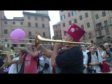 SNOQ - Siena 9 luglio 2011- un soffio di Fellini