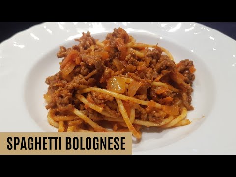 Spaghetti Bolognese (classic italian recipe)
