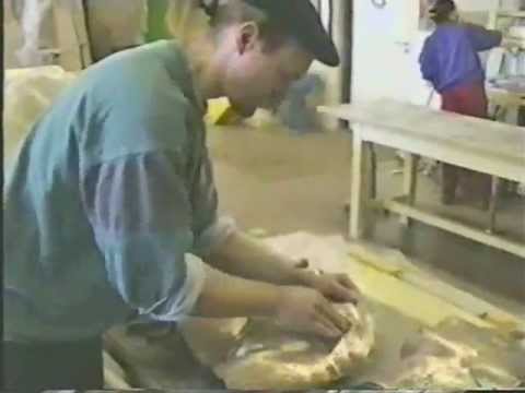 Hans-Bernhard Olleck gießt Körperfragmente in Bronze.wmv - www.olleck-art.de