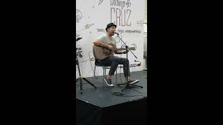 Pies de Duende Frágil - Santiago Cruz