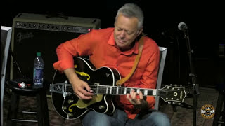 Tommy Emmanuel Plays Chet Atkins' "Dark Eyes" Guitar at The Country Music Hall of Fame ~ Nashville