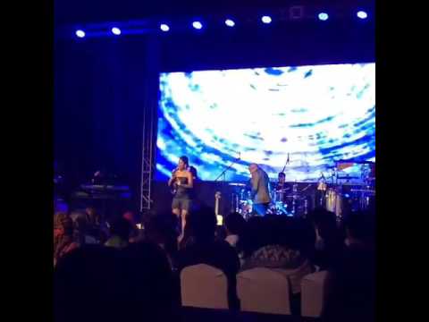 AWSOME! Peabo Byson - Tonight Celebrate My Love For You ( Live in Jakarta )