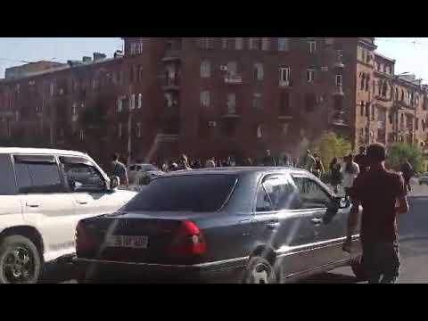 Ուսանողները ճանապարհներ են փակում