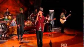Bruno Mars live on American Idol 10 - The Lazy song