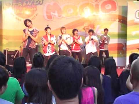 110903 Fantion Cover Boyfriend @ J-Trends In Town 2011