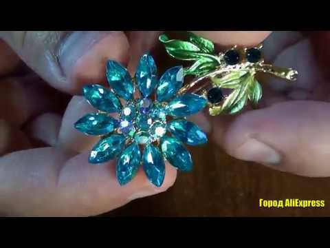 Модная брошь цветок. Подойдет на праздники и свадьбы