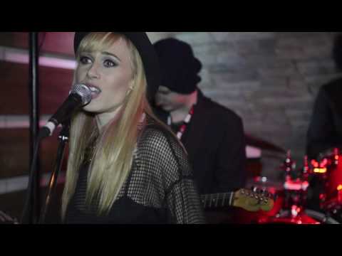 Jennie Laws - "Lovesick" Live at Indie Week