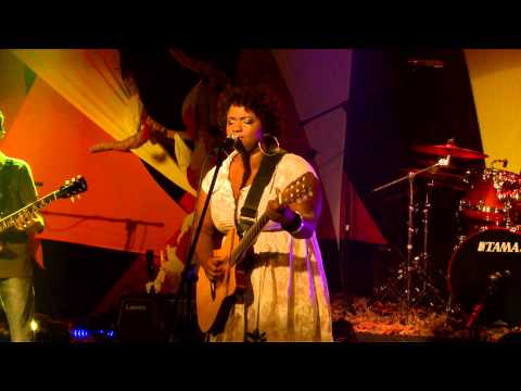 ellen oléria e pret.utu - formal (2012)