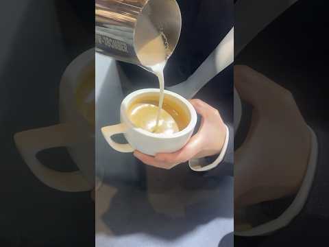 This guy is the World Champion of making lion lattes 🦁☕️ With @sense5201314