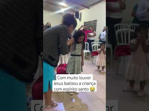 Com muito louvor criança foi batizada no espírito santo 😭 #fogodivino#adoração#missão#fé#ideepregai