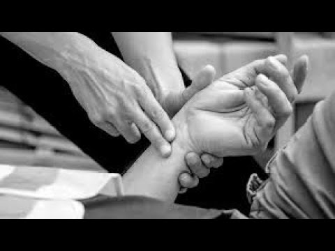 Untersuchung eines Patienten mit Bewusstlosigkeit oder im Koma