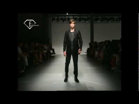 fashiontv | FTV.com - COSTUME NATIONAL HOMME-DESIGNER AT WORK -   UOMOP/E 2008