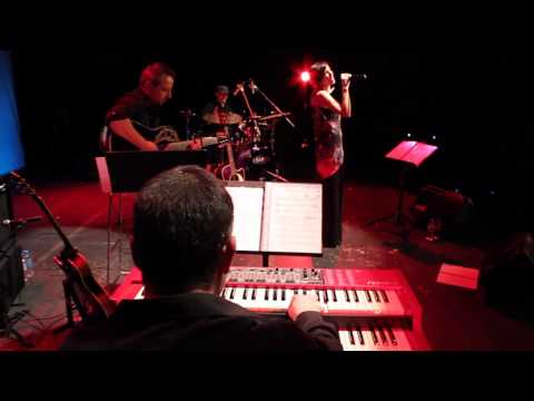 Neus Ferri Acoustica - Don't stop the music (Rihanna - Jamie Cullum Cover)