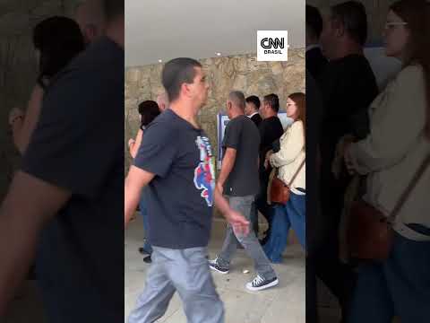 Guilherme Boulos acompanha velório do tio, que morreu atropelado após briga de trânsito em SP