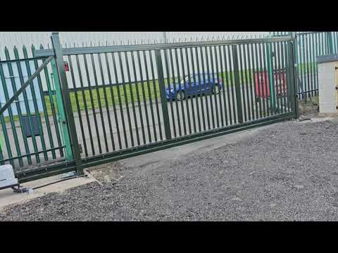 Cantilever Gate — Mansfield