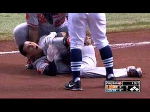 Manny Machado suffers horrific knee injury full Video