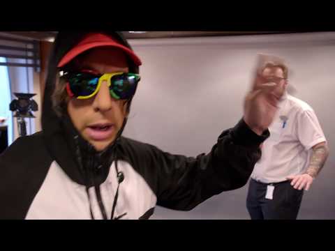 Extramaterial: Mackan på världens konstigaste surfingtur