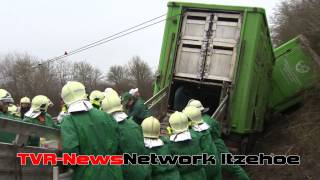 preview picture of video 'Schweinetransporter verunglückt auf der A 23'