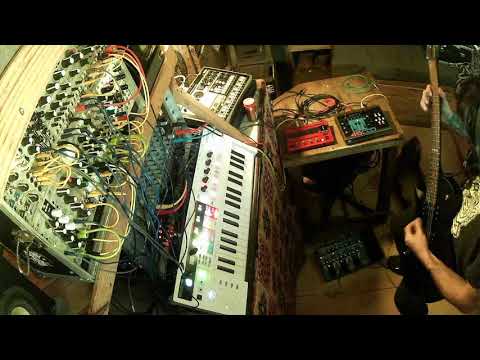 Logic L.F.O aLive Act - L.G.C 778   Extract 2 - Eurorack Modular - Electric Techno Improvisation