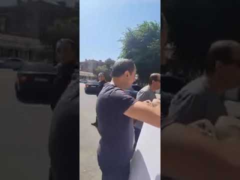 Չարենցավանի բնակիչները բողոքի ակցիա են իրականացնում․ պահանջում են վերաբացել Անձնագրային վարչությունը