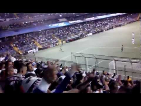 "Ultra Morada - Como explicar lo que yo siento..â™ªâ™«â™ª" Barra: Ultra Morada &bull; Club: Saprissa