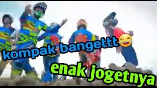Download lagu Story WA joget saat ngetrail lagu dj daging anjing dengan sayur kol mp3