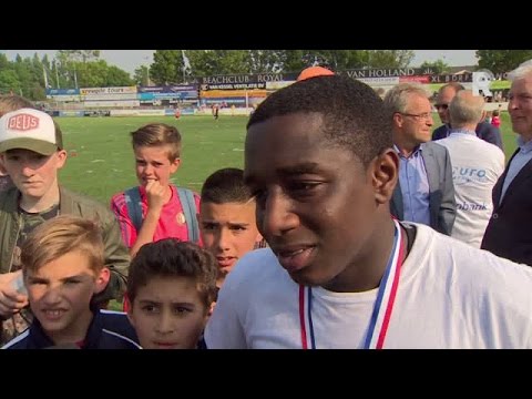 Ahmad Mendes Moreira na afloop van Excelsior Maassluis - FC Lienden