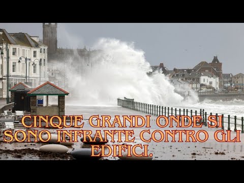 5 Onde Colossali contro Edifici: Distruzione Totale in Video
