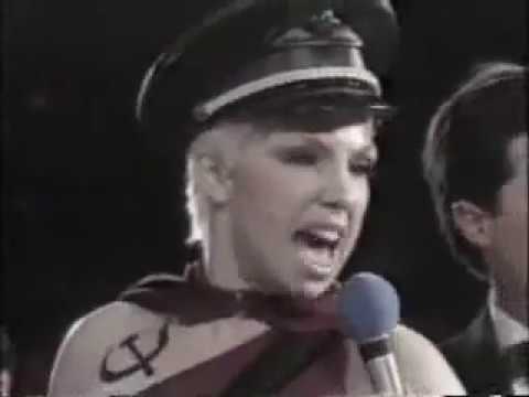 S1.E26.3  Americana vs  Ninotchka 1st Match for the GLOW Crown