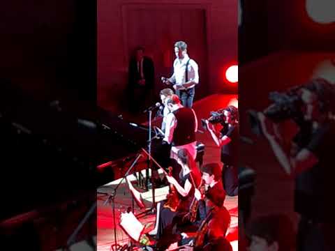 "Guarda che mare,guarda che luna"