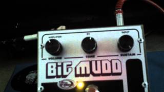 Video thumbnail for Tym Guitars Big Mudd (V3) on bass by ChetMagongalo