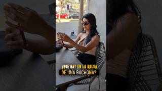 ¿Qué trae una buchona de Culiacán en su bolsa?