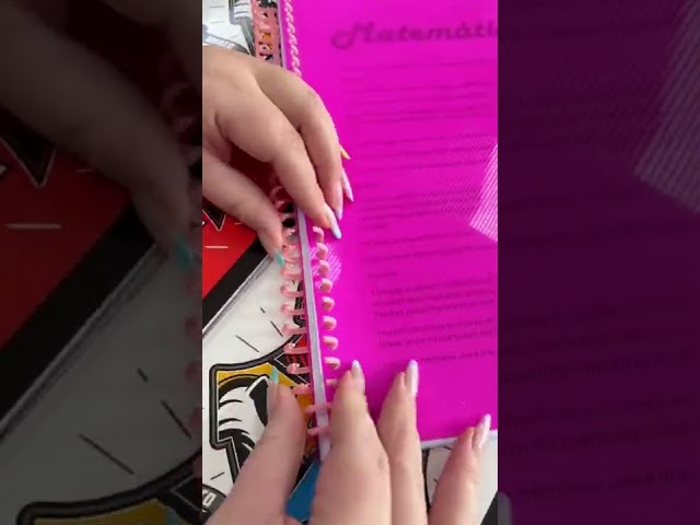 Vídeo relacionado con Regalo Original Cuaderno grande de tapa dura personalizado con foto o texto y con un bolígrafo incluido 29,5 cm x 22 cm