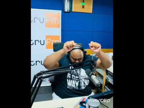 Mpunzi Makosandile (Trufm) reaction/s on the song (Zet K - Ngifuna Wena) with Trufm listeners...2021