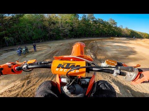 Goon on 2 Stroke Trying New Jumps
