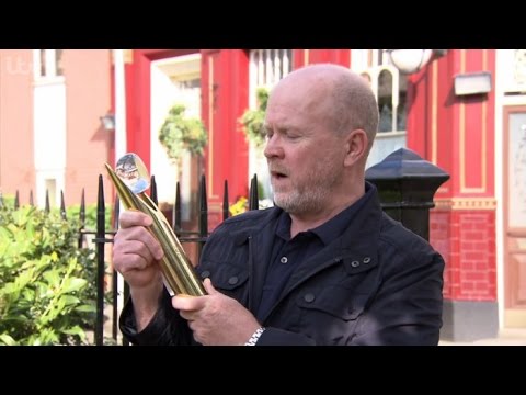 Steve McFadden Wins The Outstanding Achievement Award At The British Soap Awards 2016
