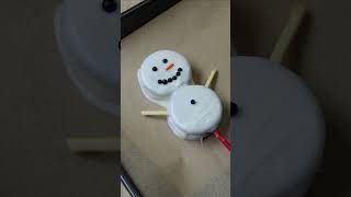 Oreo Snowman Cookie Pop | Christmas Treats | The Sweetest Journey
