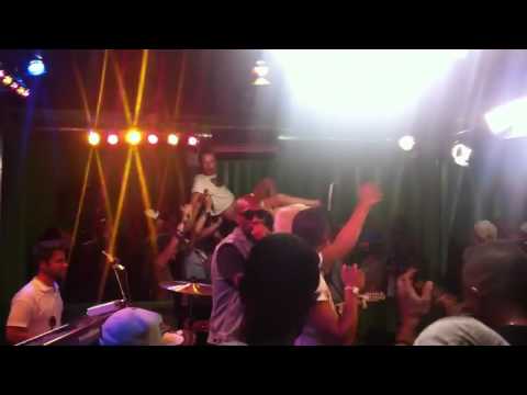 Dio ft The Opposites bij 3 On Stagedive