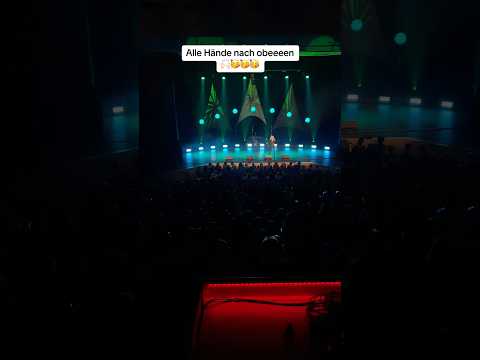 Aber jetzt alle HÄNDE nach obeeeeen 🙌🏻🙌🏻🥳 #popschlager #live #geilesleben #safiya #schlager #fy