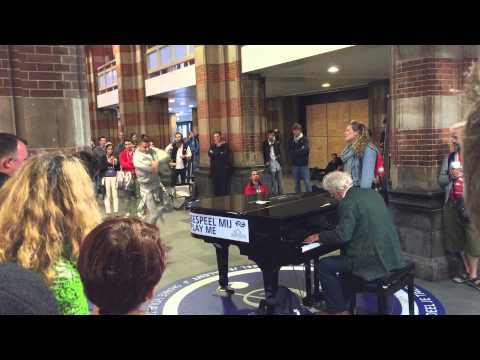 Random encounter between 3 amazing artists @ Amsterdam Central Station