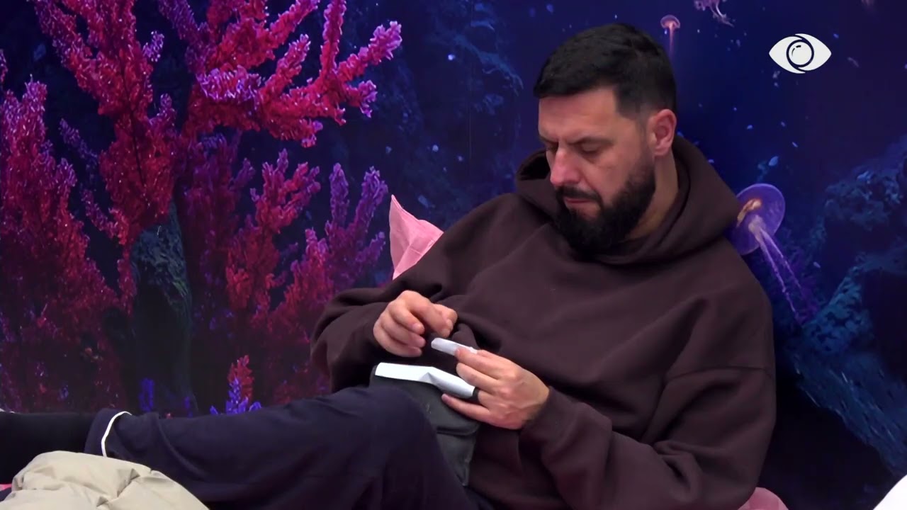 Më ka marrë malli për Mirin/ Selin komunikon nëpërmjet derës me Kristin: Në krevat ka ardhur...