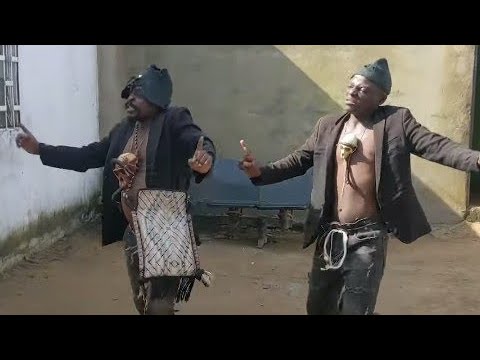 Une moumou vient loué chez le sorcier Ezaboto - EZABOTO 35