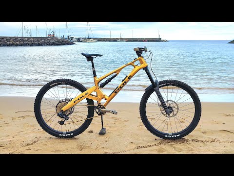 Leo Kokkonen races Trans Madeira 2021 with the 190/190 29/29 Prototype Super Enduro bike.